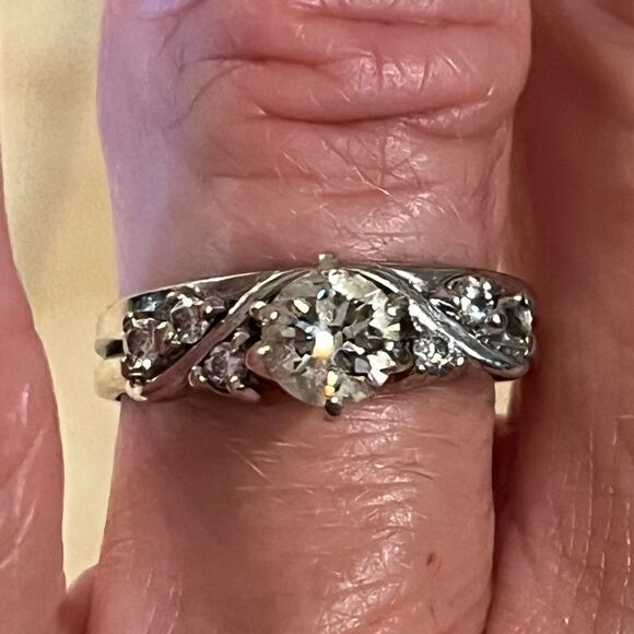 Diamond Ring Women’s White Gold Size Estimated To Be A 7 GUC - Picture 1 of 7